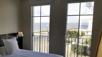 Hotel Les Flots - Et Restaurant Face A L'ocean - 4*